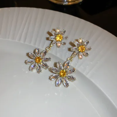 Women's Fashion Zircon Daisy Floral Stud Earrings