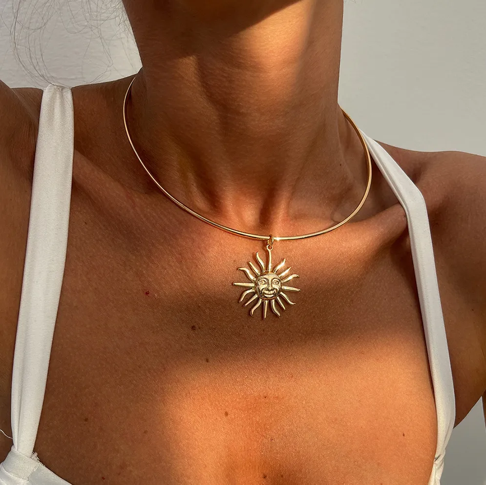 Women Fashion Simple Sun Pendant Necklace