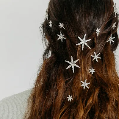 Fashion Rhinestone Alloy Snowflake Clip