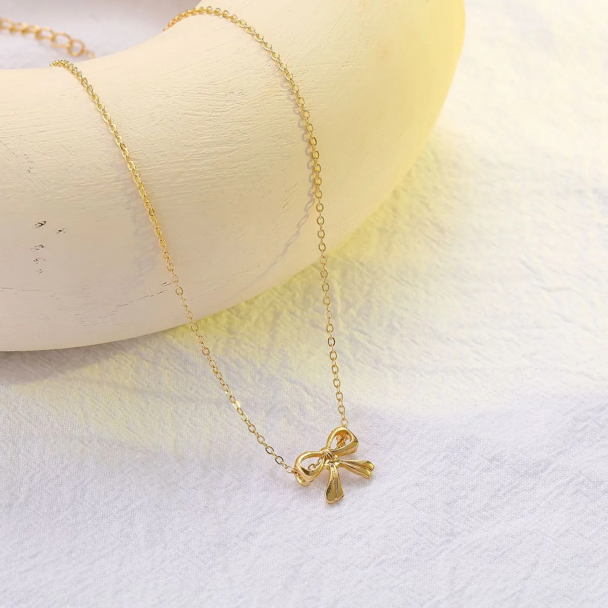Women Fashion Simple Bowknot Alloy Pendant Necklace