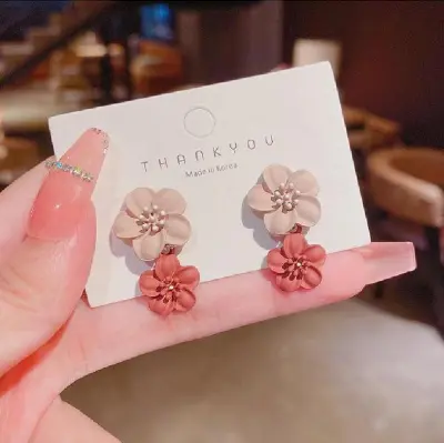 Women Fashion Contrast Color Spray Paint Floral Diecast Earrings