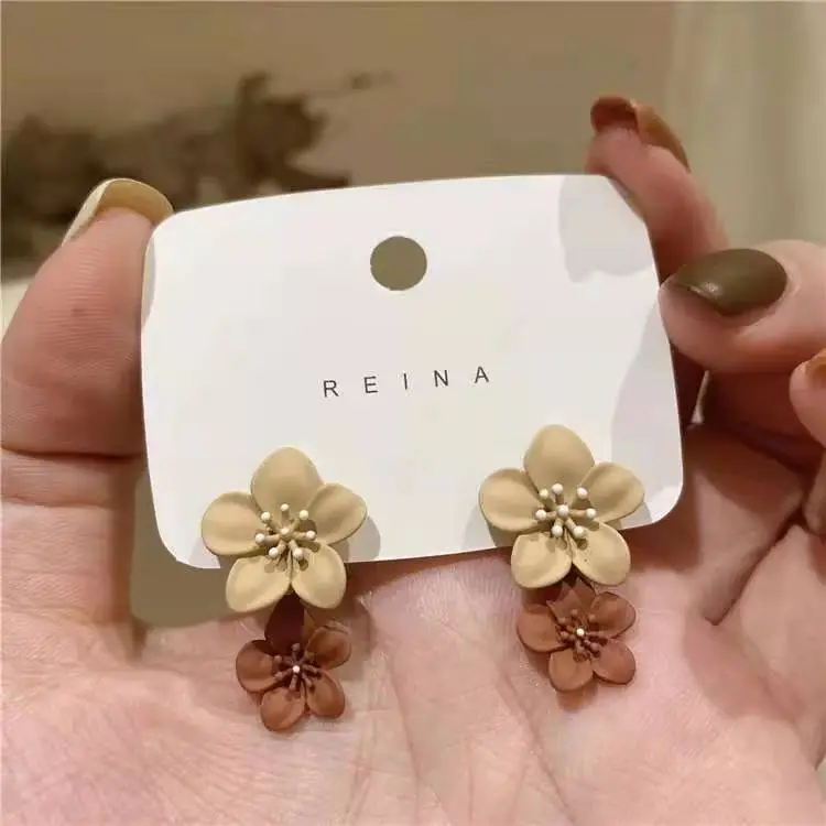 Women Fashion Contrast Color Spray Paint Floral Diecast Earrings