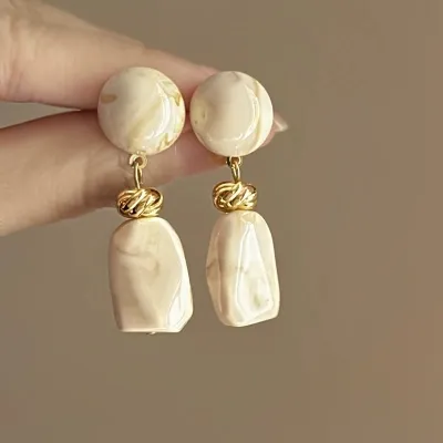 Women's Retro Acrylic Long Dangle Earrings Sweet Fashion