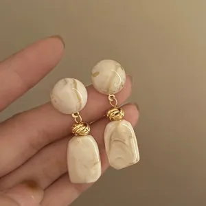 Women's Retro Acrylic Long Dangle Earrings Sweet Fashion