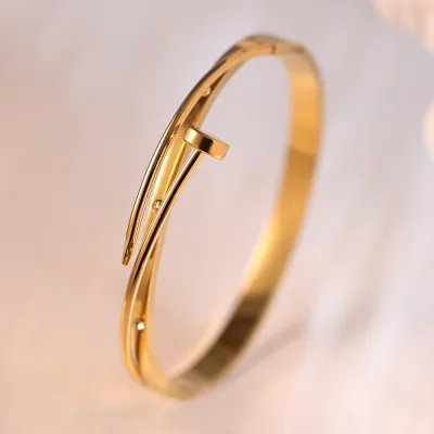 Women Fashion Simple Electroplated Gold Titanium Steel Bracelet