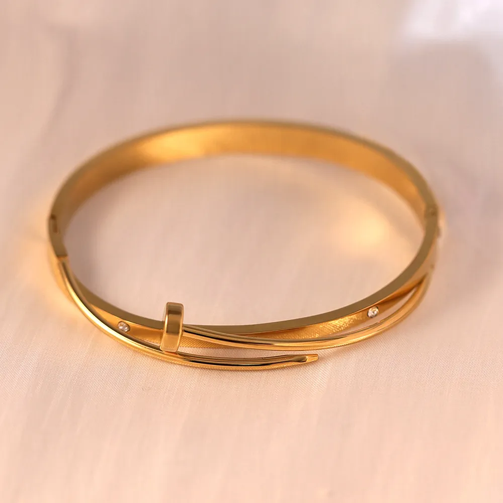 Women Fashion Simple Electroplated Gold Titanium Steel Bracelet