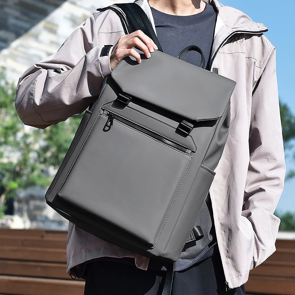 Casual Fashion Men Outdoor Travel Backpack with Air Cushion Strap and Waterproof Membrane