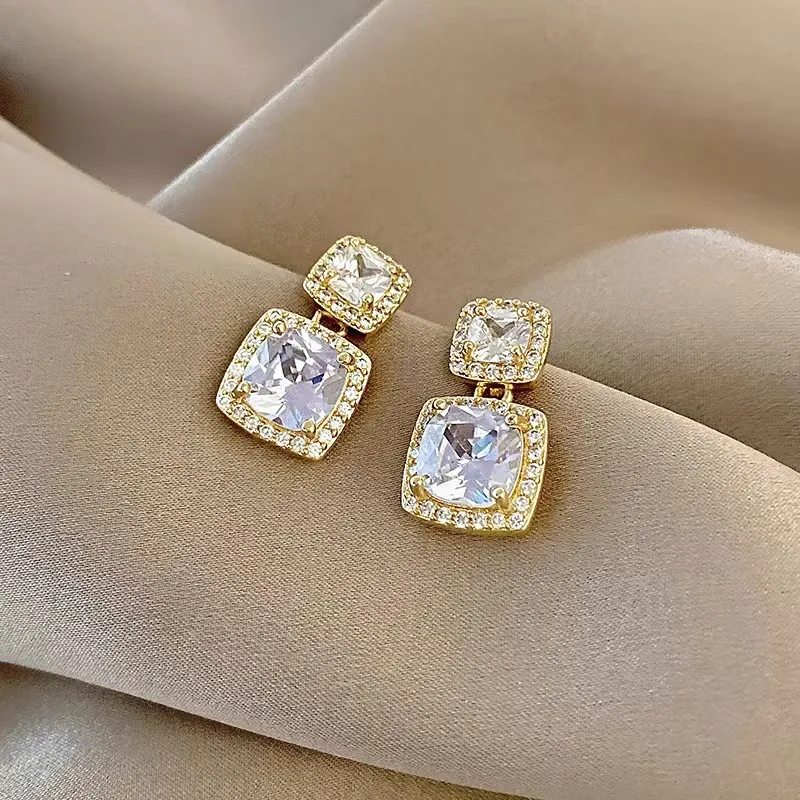 Women's Simple Square Rhinestone Earrings Fashion Commuter Alloy Geometric Stud Earrings