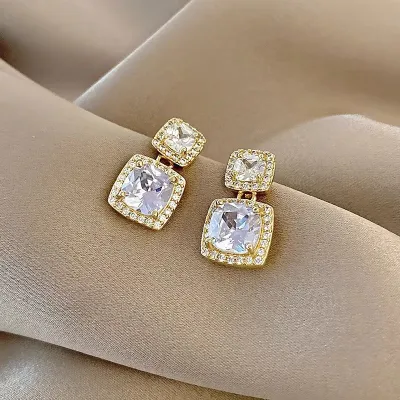 Women's Simple Square Rhinestone Earrings Fashion Commuter Alloy Geometric Stud Earrings