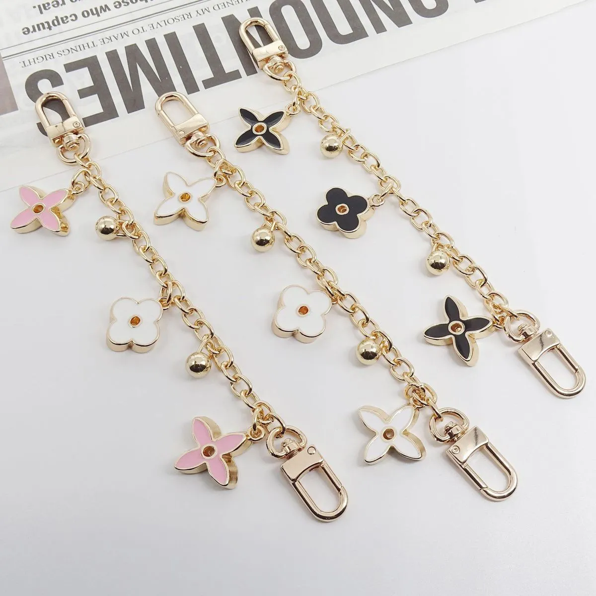 Women Fashion Metal Four-Leaf Clover Pendant Keychain for Bag