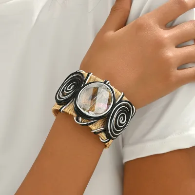 Women Fashion Exaggerated Thread Inlaid Gem Bracelet