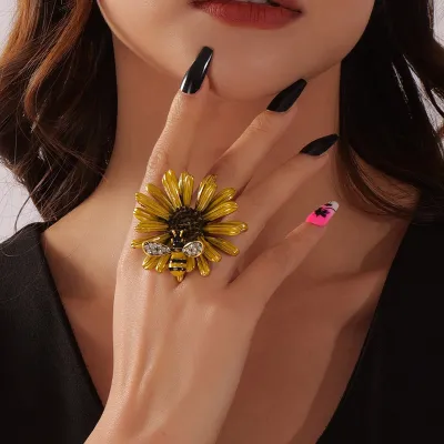 Women Fashion Creative Exaggerated Gold Sunflower Bee Ring