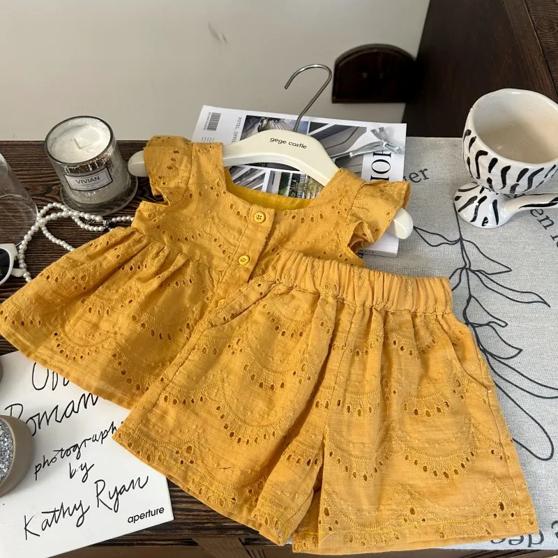Girl's Fashion Casual Solid Color Lace Hollow-Out Sleeveless Tank Top and Shorts Two-Piece Set