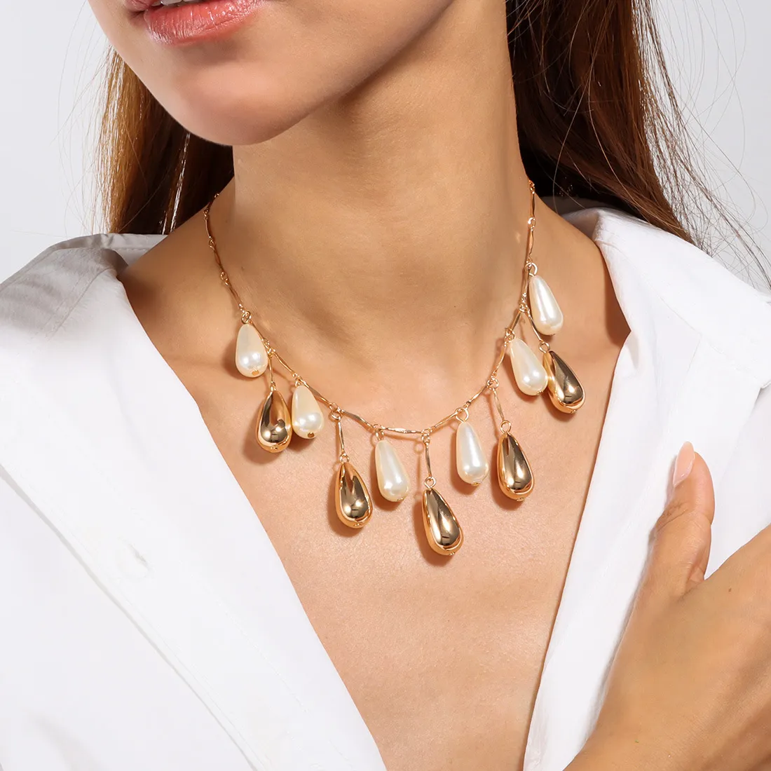 Women's Fashion Retro Round Cake Water Drop Pendant Necklace