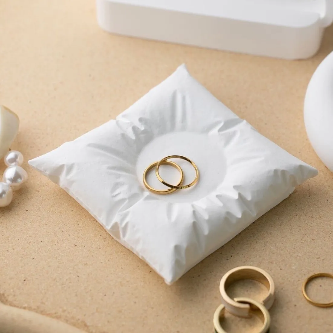 Fashion Creative Pillow Shape White Gypsum Jewelry Display Plate Tray
