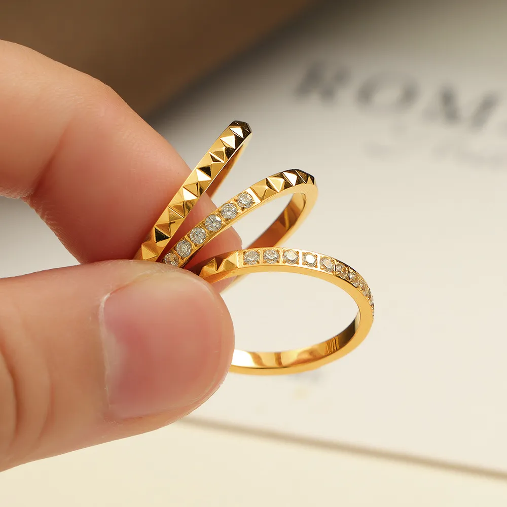 Exquisite Rhinestone Titanium Steel Geometric Light Luxury Women's Ring