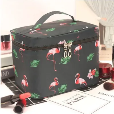 Fashion Printed Travel Cosmetic Bag Waterproof Polyester Fresh And Sweet Size 16x16.5x22cm