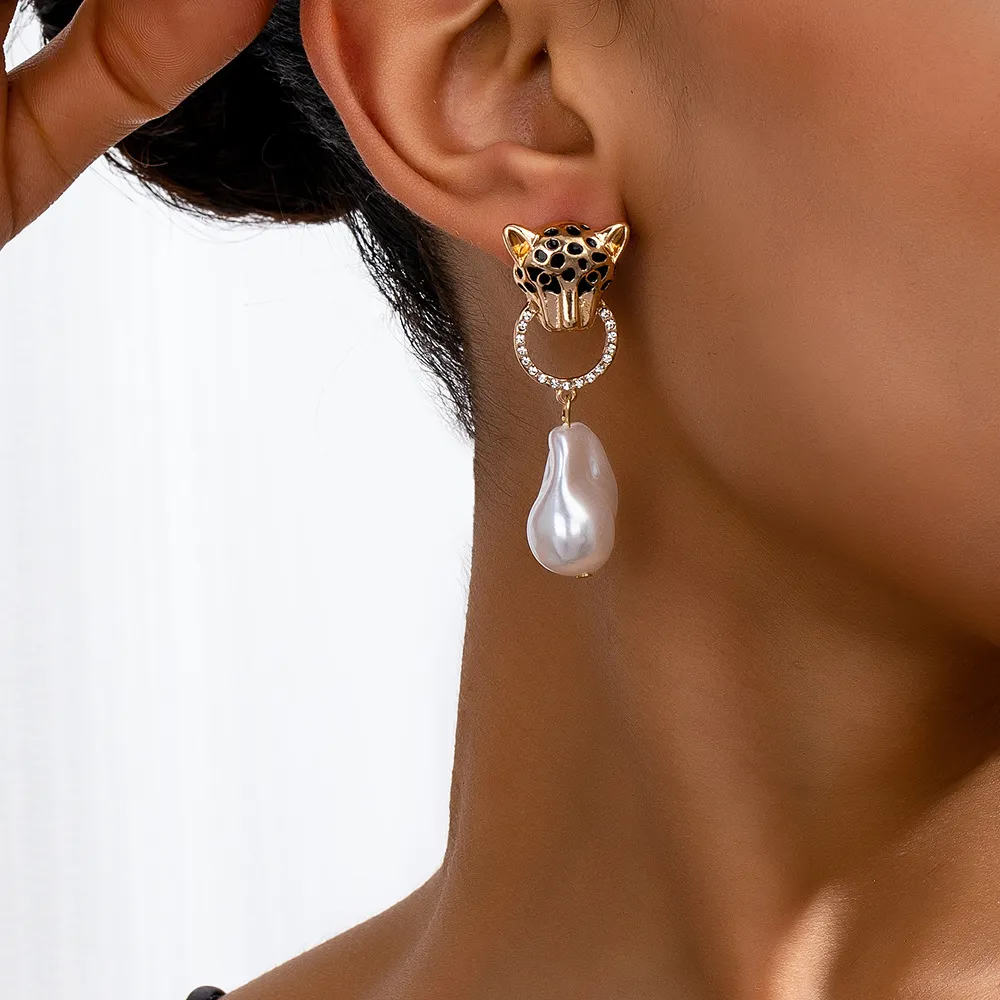 Women Fashion Leopard Head Imitation Pearl Earrings