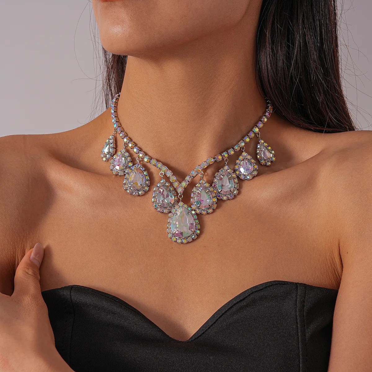 Exquisite Temperament Rhinestone Pendant Necklace Light Luxury Geometric Drop Shape Copper Chain