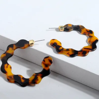 Wave Pattern White Acrylic Vintage Women's Geometric Hoop Earrings
