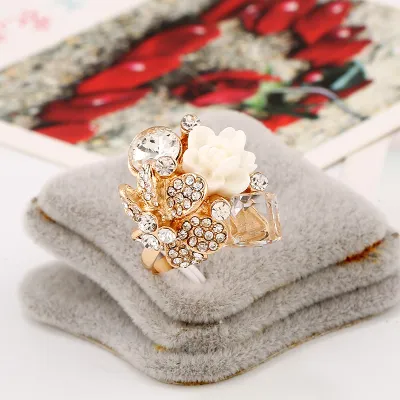 Flower Design Crystal Decor Ring Women's Alloy Jewelry