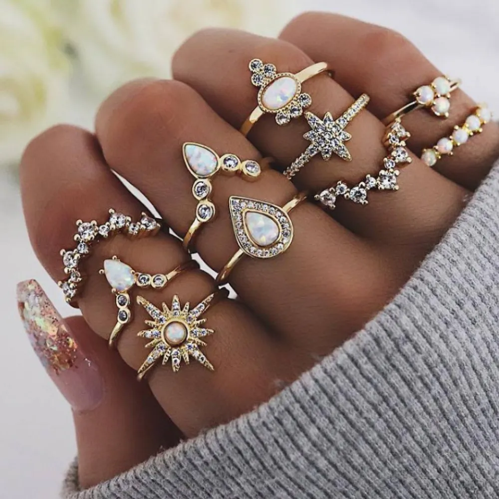 Vintage Teardrop Rhinestone Decor Alloy Knuckle Ring for Women