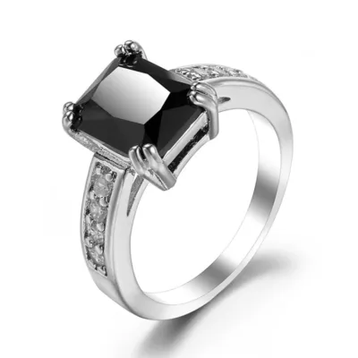 Creative Black Gem Decor Metal Ring Women's Copper Egg Type Zircon