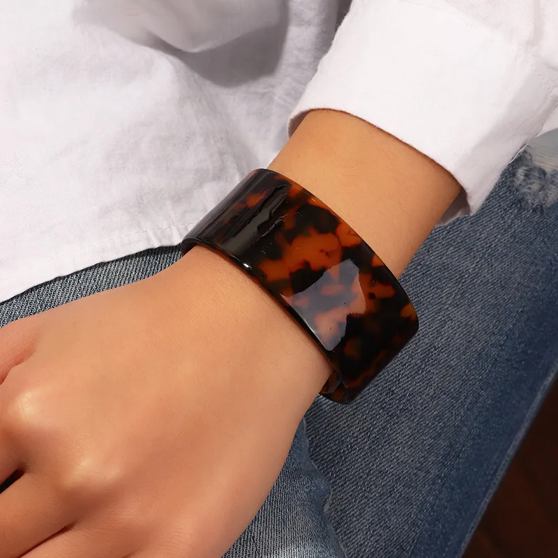 Vintage C Shape Leopard Pattern Acrylic Opening Bangle Bracelet