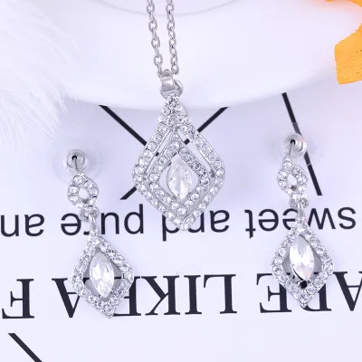 Fashion Crystal Rhinestone Decor Necklace Earrings Set