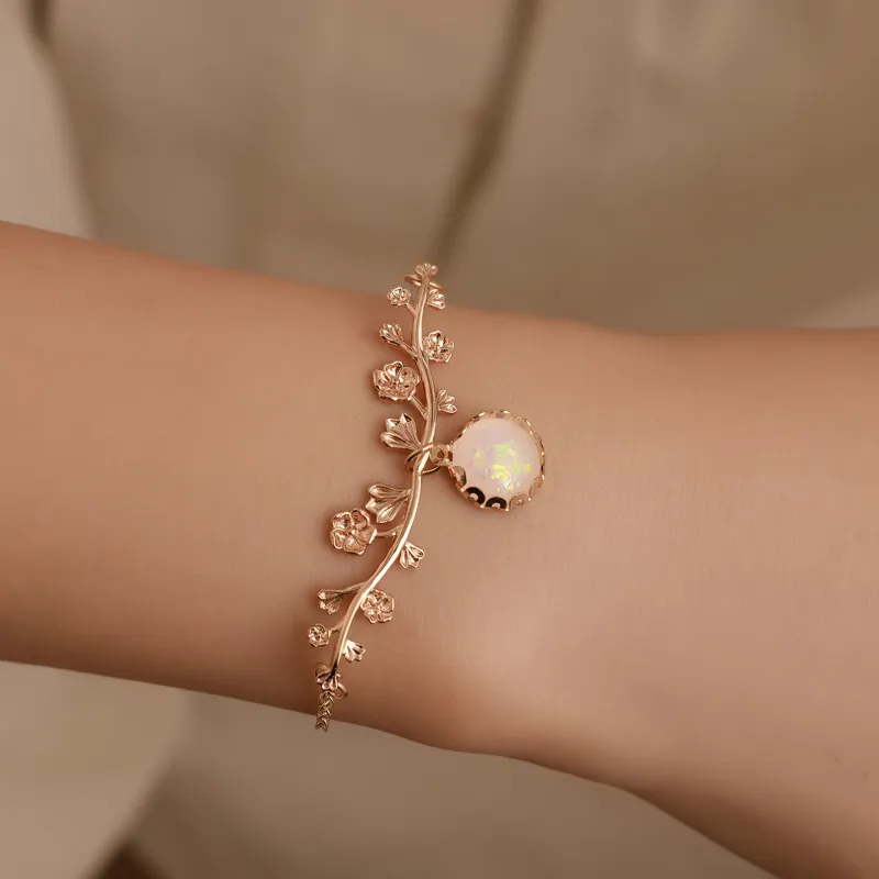 Fashion Flower Geometric Metal Bangle for Women