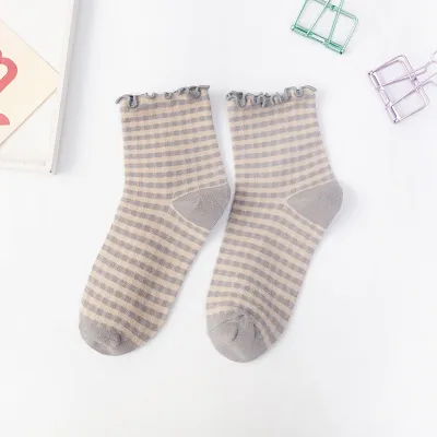 Women Fashion Plaid Pattern Breathable Cotton Socks