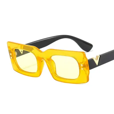 Fashion V-shaped Decorative Small Frame Sunglasses with PC Frame and AC Lens