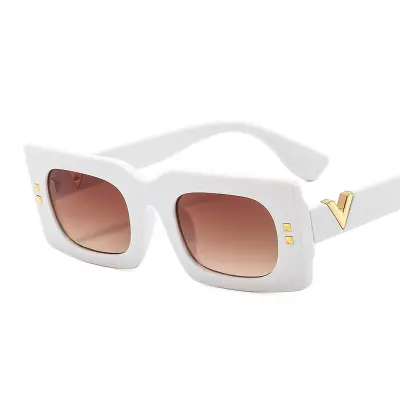 Fashion V-shaped Decorative Small Frame Sunglasses with PC Frame and AC Lens