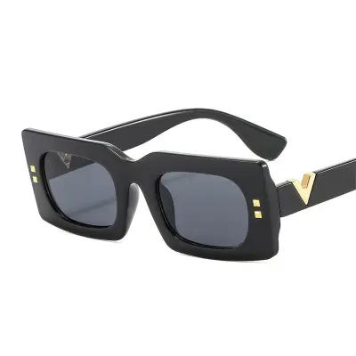 Fashion V-shaped Decorative Small Frame Sunglasses with PC Frame and AC Lens
