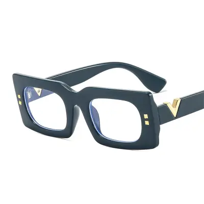 Fashion V-shaped Decorative Small Frame Sunglasses with PC Frame and AC Lens