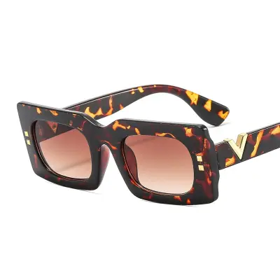 Fashion V-shaped Decorative Small Frame Sunglasses with PC Frame and AC Lens