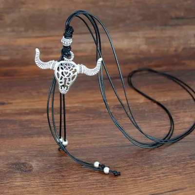 Simple Velvet Cord Design Women Ethnic Style Pendant Necklace