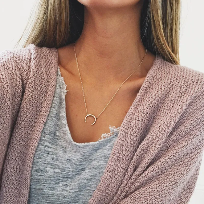 Creative Crescent Pendant Choker Necklace Women's Decor
