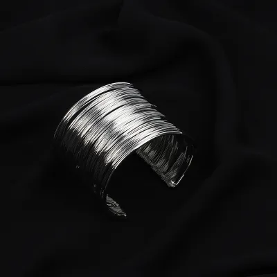Fashion Open Design Metal Bangle for Women Bohemian C-shaped Armband