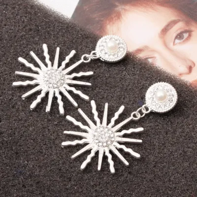 Fashion Sun Pendant Pearl Rhinestone Decor Drop Earrings