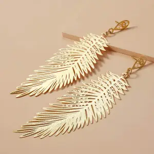 Women Fashion Feather Shape Design Alloy Earrings