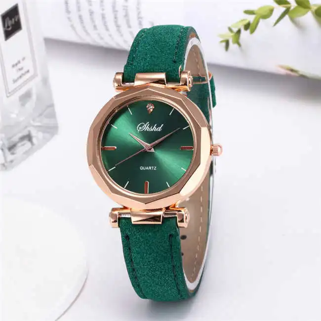 Fashion Women Casual Quartz Wristwatch with Plastic Case and PU Strap