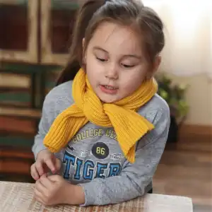 Bufanda de punto cálida de color sólido para niños