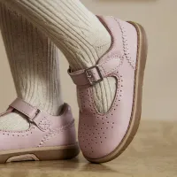 أحذية أطفال